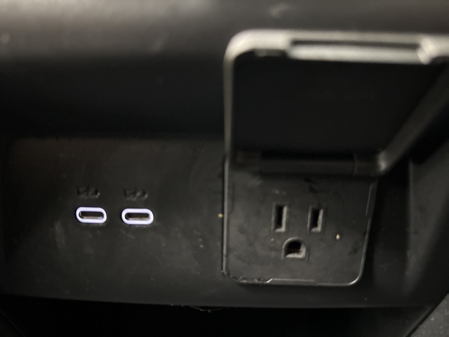 used 2024 Chevrolet Traverse car, priced at $33,888