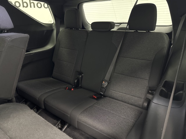 used 2024 Chevrolet Traverse car, priced at $33,888