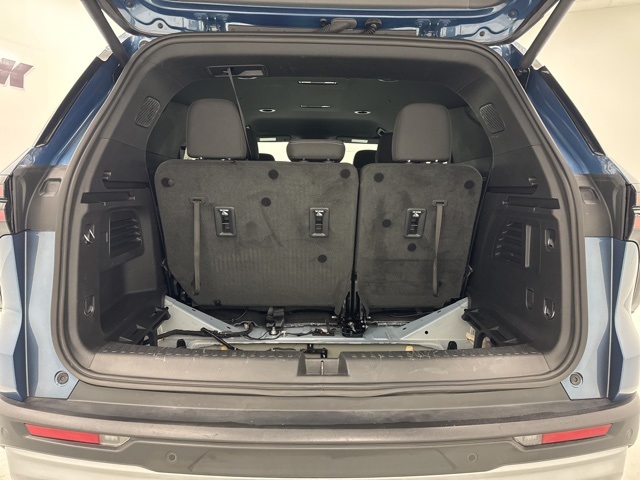 used 2024 Chevrolet Traverse car, priced at $33,888