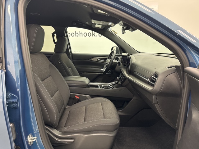 used 2024 Chevrolet Traverse car, priced at $33,888