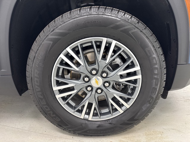 used 2024 Chevrolet Traverse car, priced at $33,888