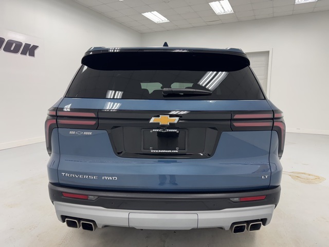 used 2024 Chevrolet Traverse car, priced at $33,888