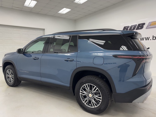 used 2024 Chevrolet Traverse car, priced at $33,888