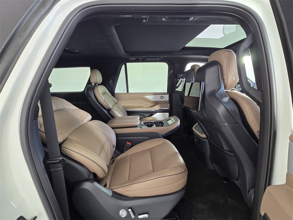 new 2026 Lincoln Navigator L car, priced at $127,535