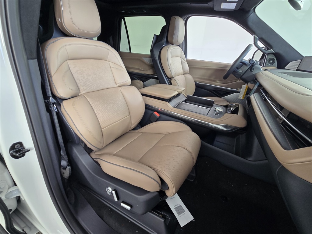 new 2026 Lincoln Navigator L car, priced at $127,535
