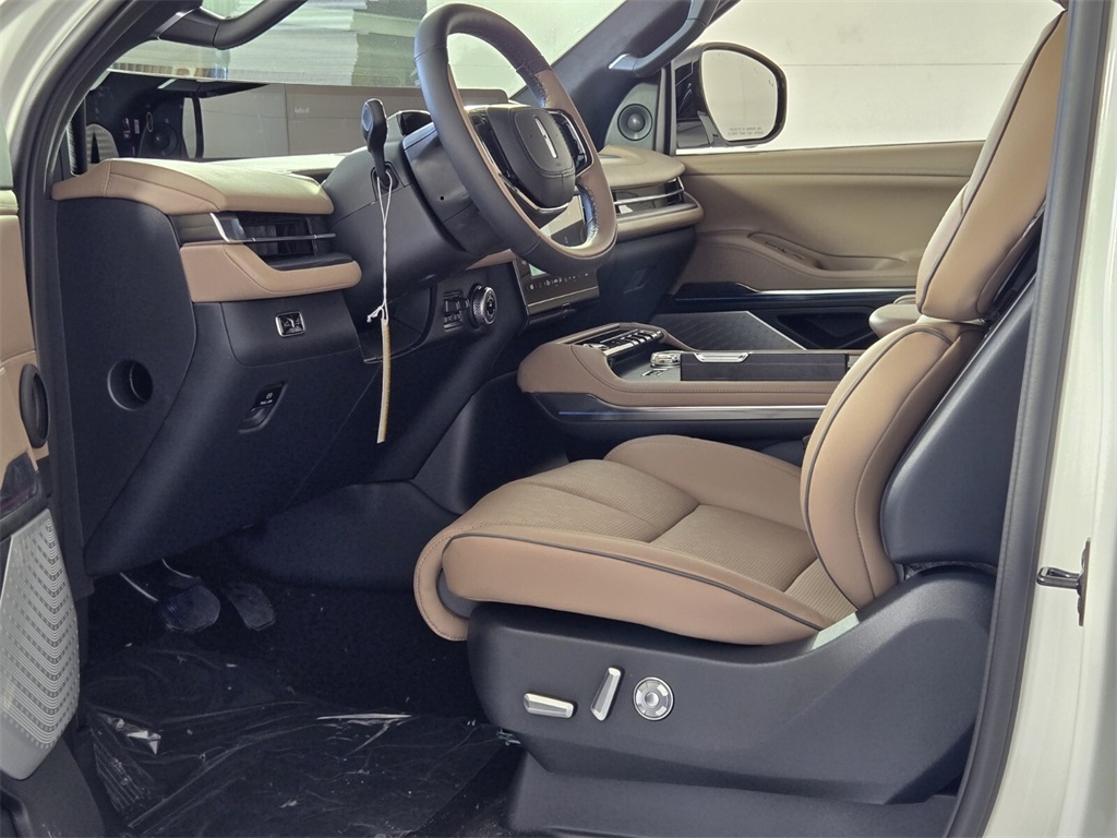 new 2026 Lincoln Navigator L car, priced at $127,535