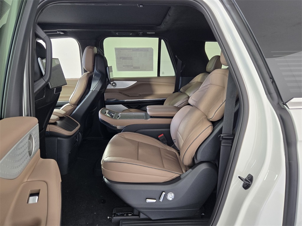 new 2026 Lincoln Navigator L car, priced at $127,535