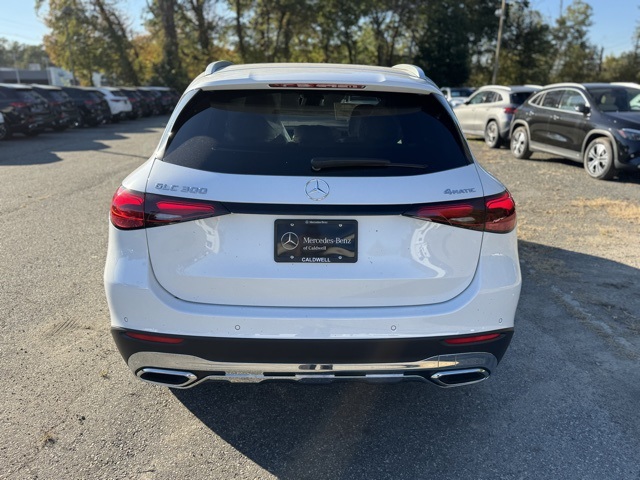 2026 Mercedes Benz GLC 300 4MATIC photo 3