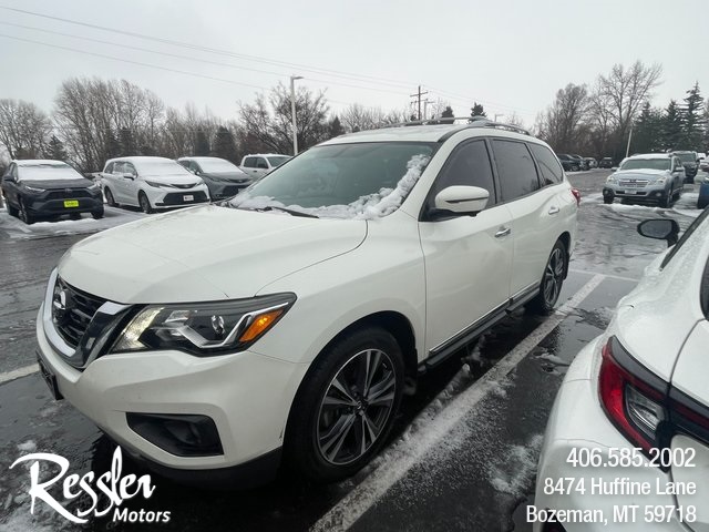 2017 Nissan Pathfinder Platinum's photo