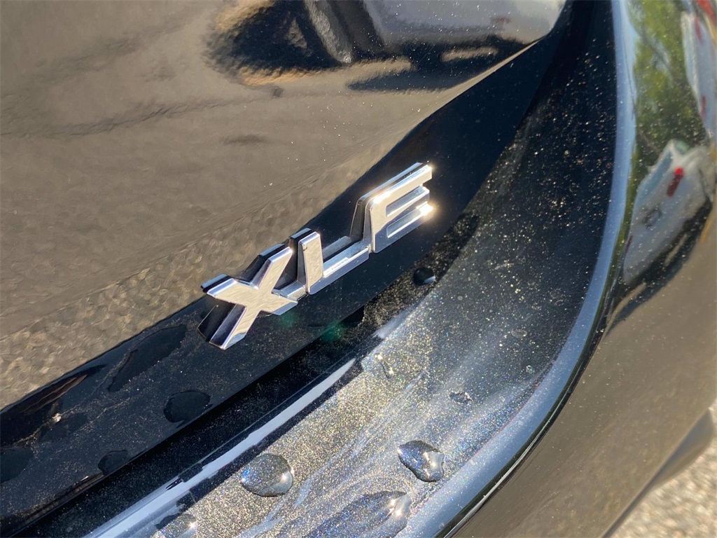 2020 Midnight Black Metallic Toyota Highlander XLE AWD SUV
