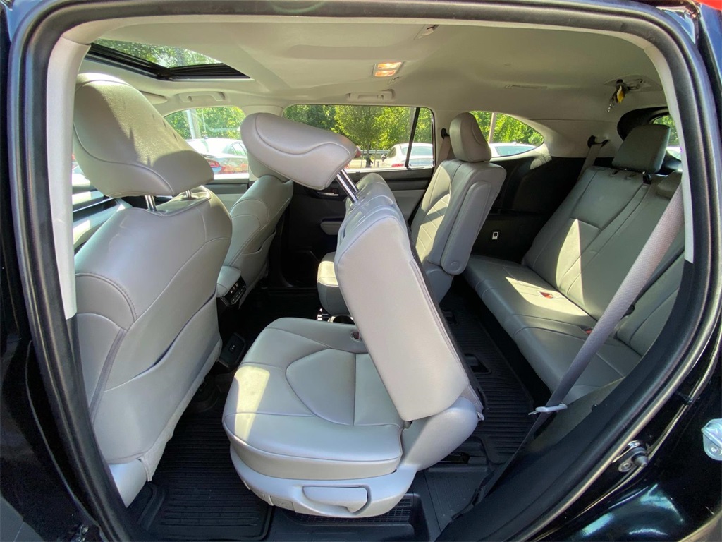 2020 Midnight Black Metallic Toyota Highlander XLE AWD SUV