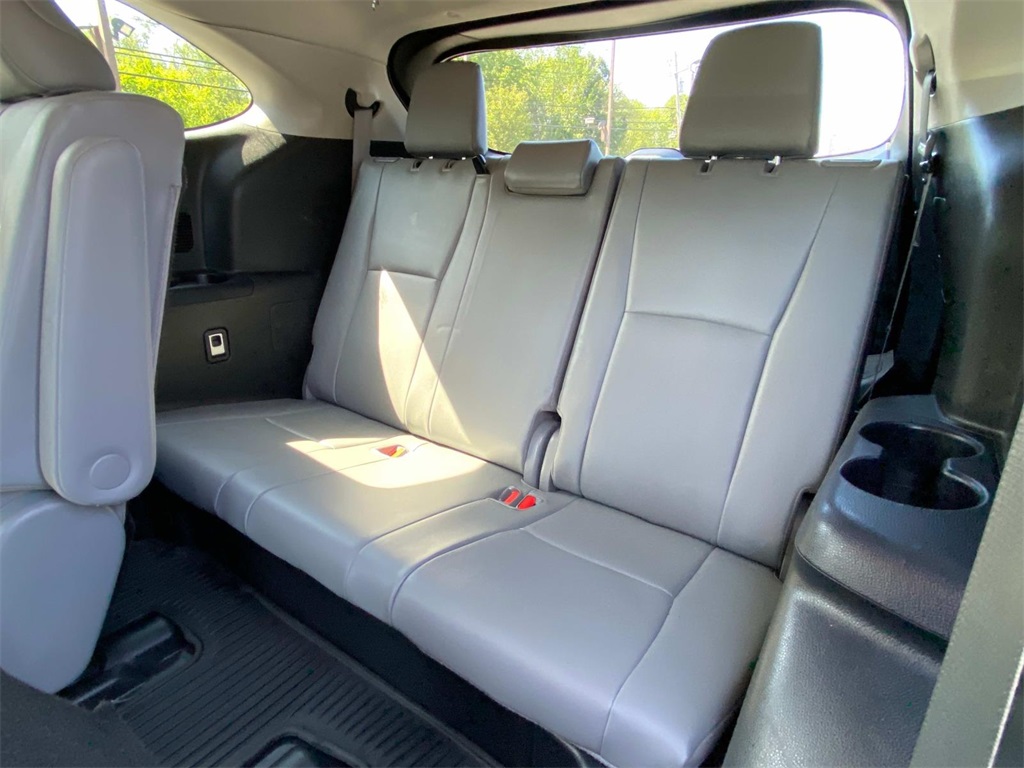 2020 Midnight Black Metallic Toyota Highlander XLE AWD SUV