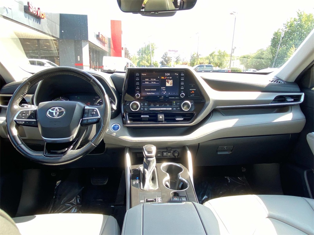 2020 Midnight Black Metallic Toyota Highlander XLE AWD SUV