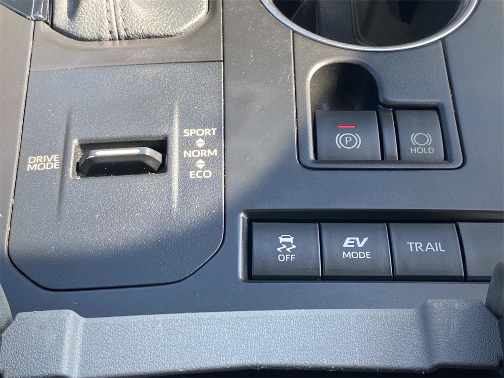2020 Midnight Black Metallic Toyota Highlander XLE AWD SUV