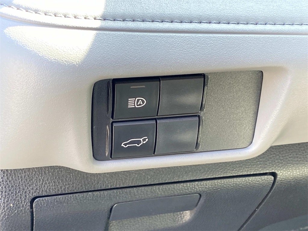 2020 Midnight Black Metallic Toyota Highlander XLE AWD SUV
