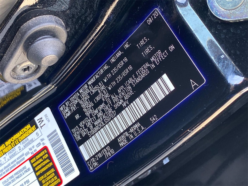 2020 Midnight Black Metallic Toyota Highlander XLE AWD SUV