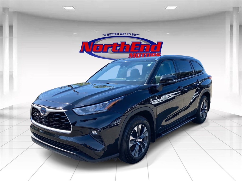 2020 Midnight Black Metallic Toyota Highlander XLE AWD SUV