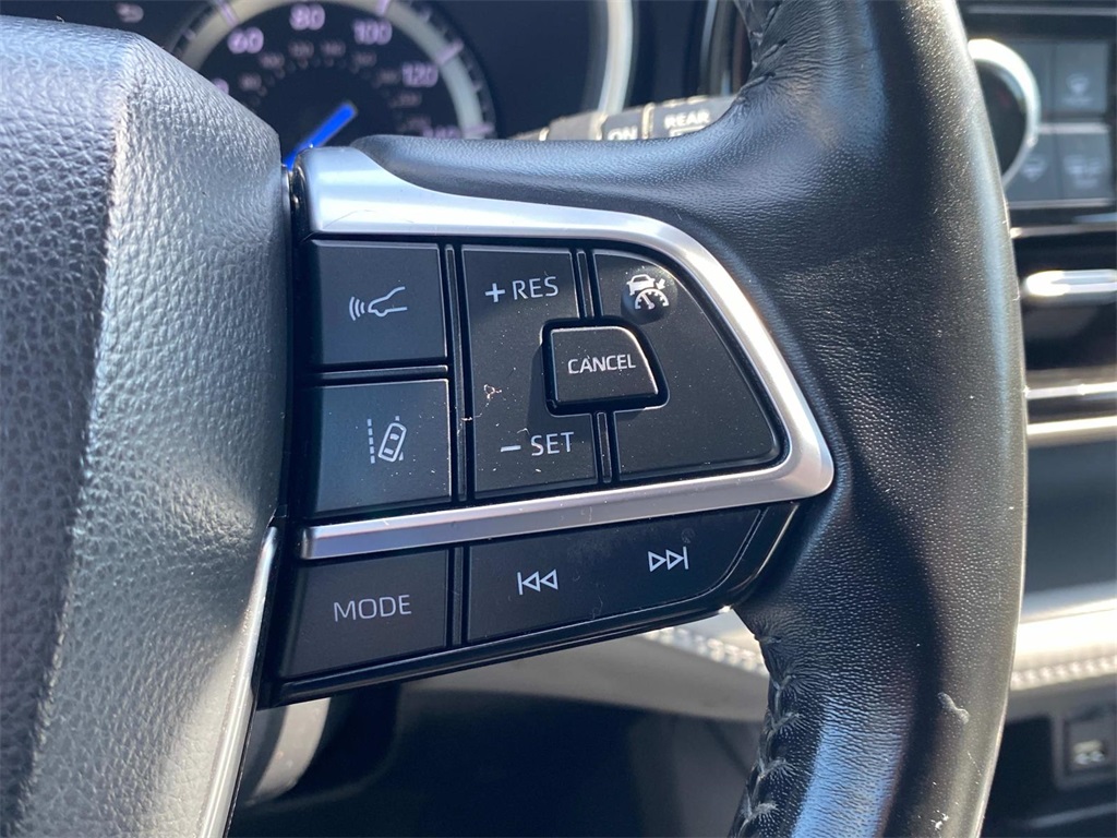 2020 Midnight Black Metallic Toyota Highlander XLE AWD SUV