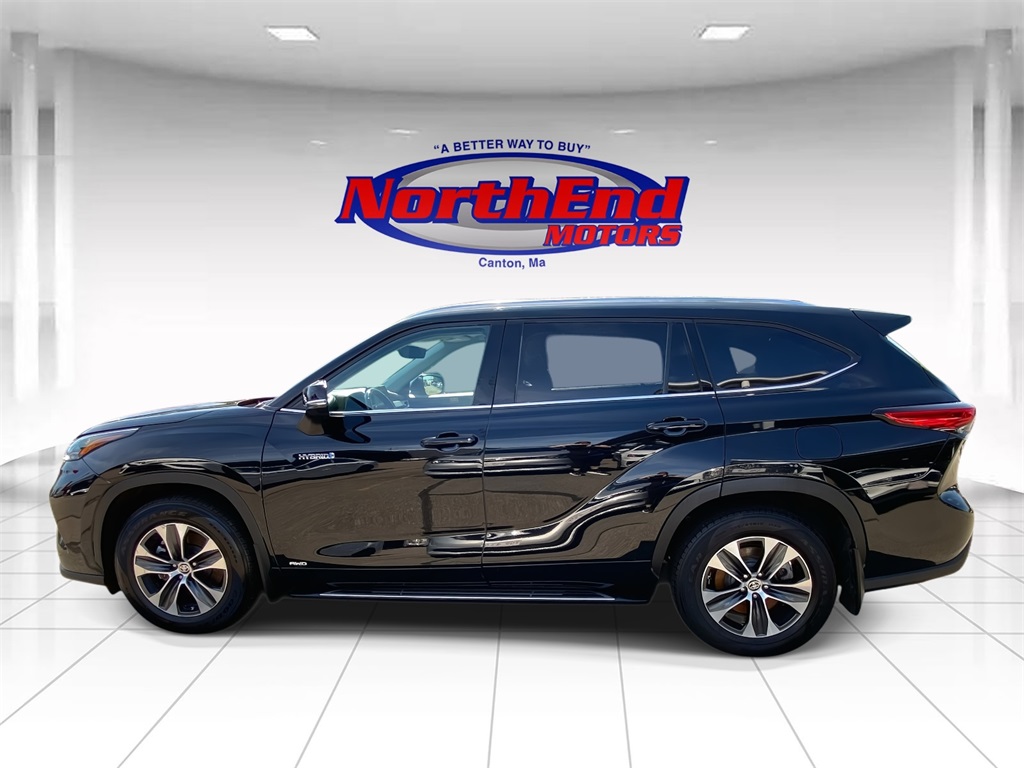 2020 Midnight Black Metallic Toyota Highlander XLE AWD SUV