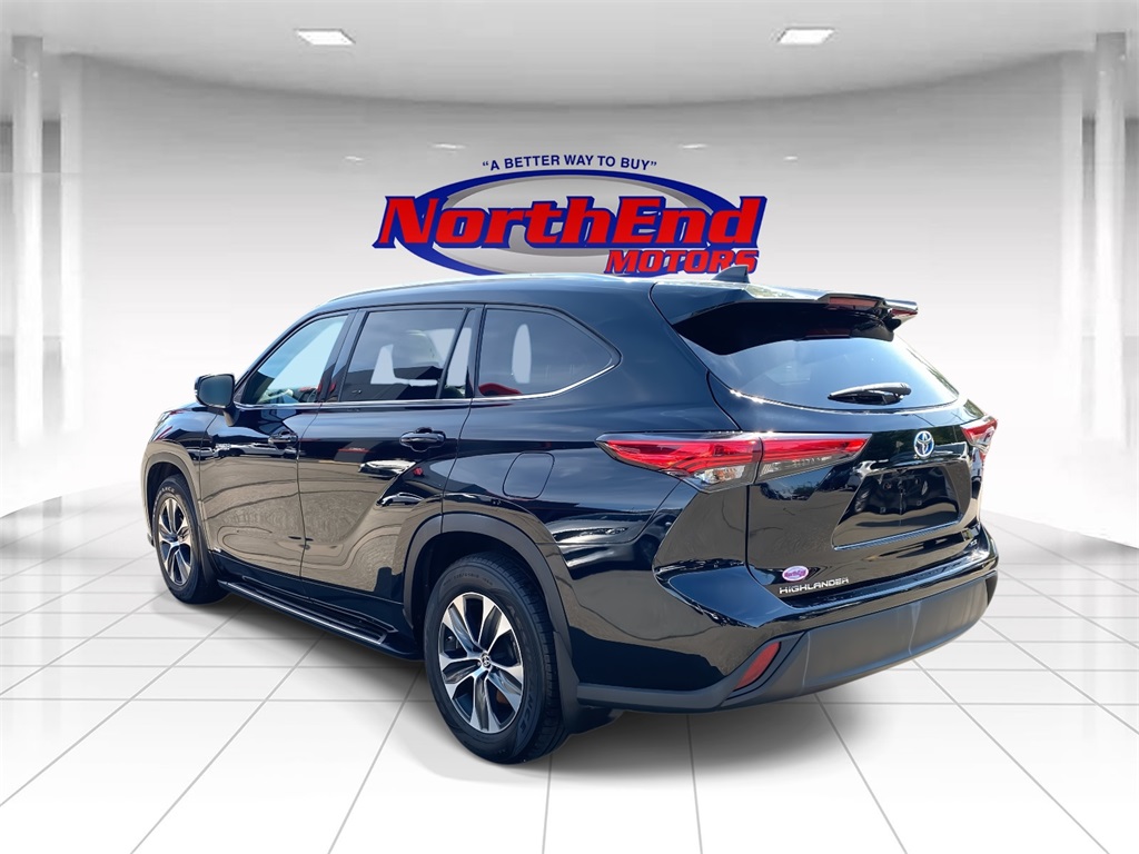 2020 Midnight Black Metallic Toyota Highlander XLE AWD SUV
