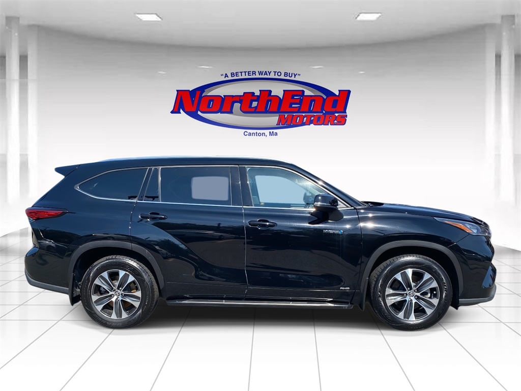 2020 Midnight Black Metallic Toyota Highlander XLE AWD SUV