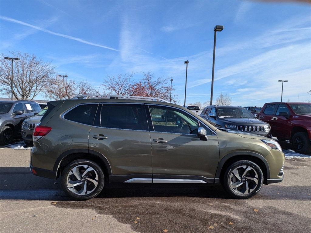 2022 Subaru Forester Touring photo 2