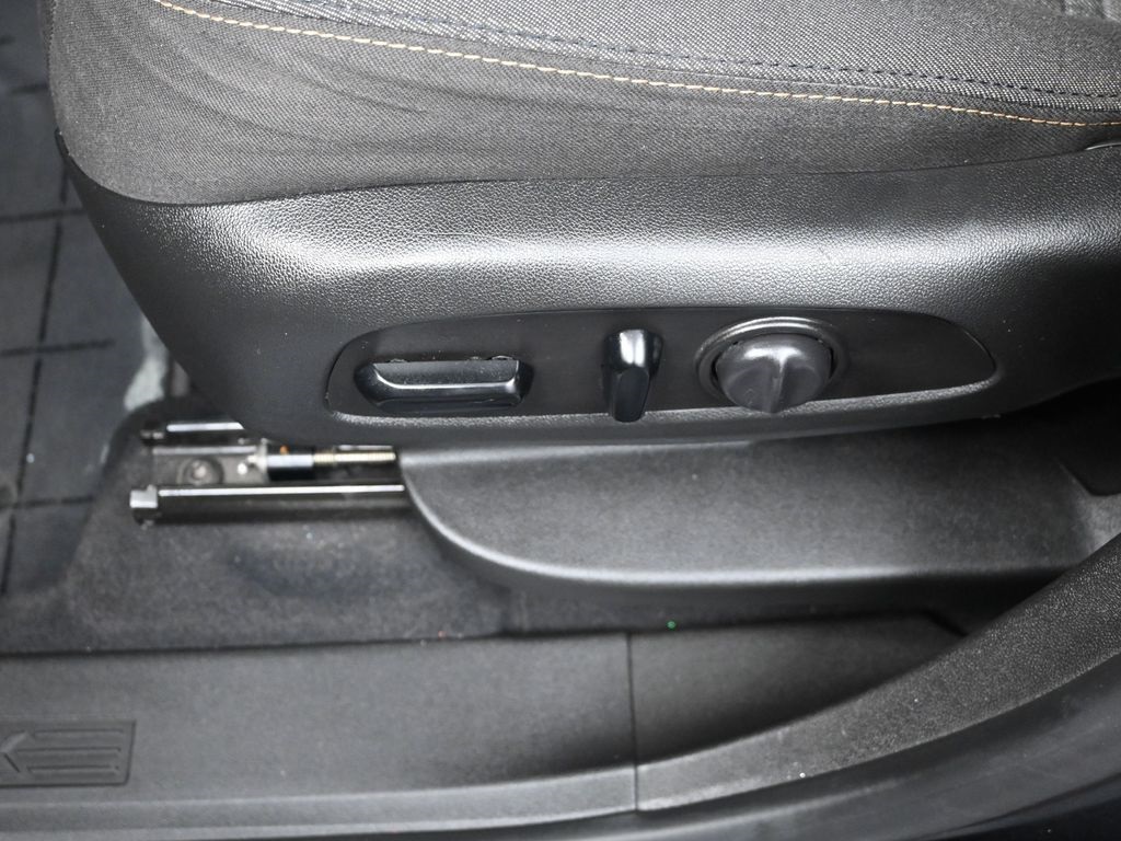 2020 Chevrolet Equinox LT photo 9