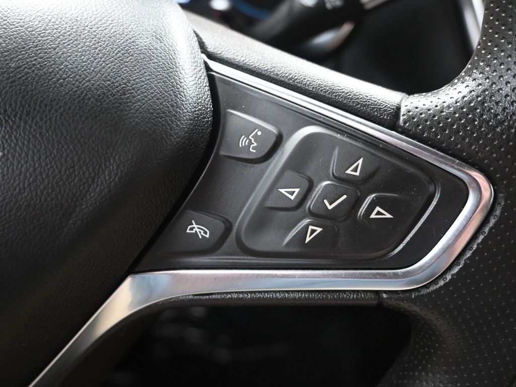 2020 Chevrolet Equinox LT photo 19