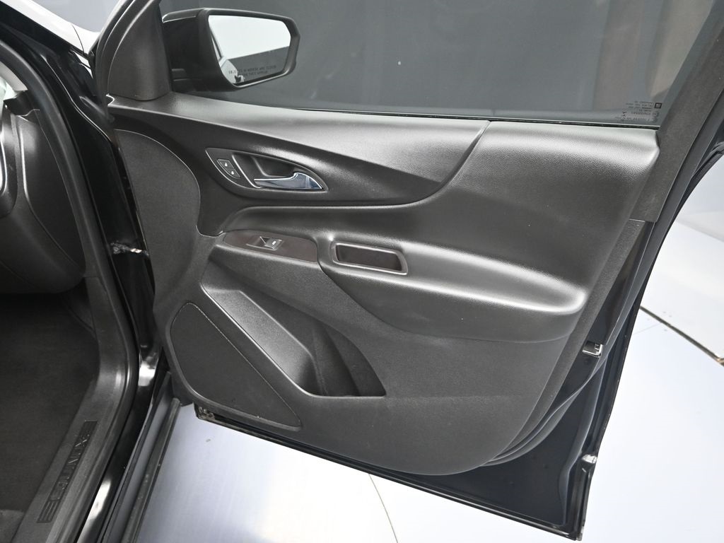 2020 Chevrolet Equinox LT photo 29