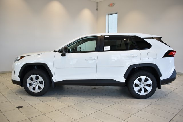 2025 Toyota RAV4 LE photo 4