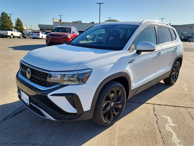 2023 Volkswagen Taos SE photo 3
