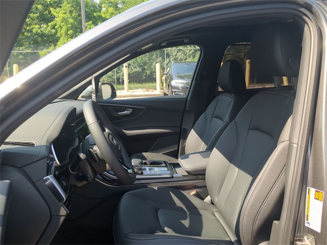 new 2025 Audi Q7 car, priced at $69,296