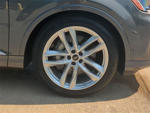 new 2025 Audi Q7 car, priced at $69,296