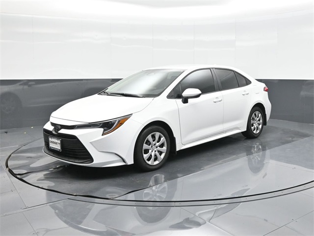 2025 Toyota Corolla LE's photo