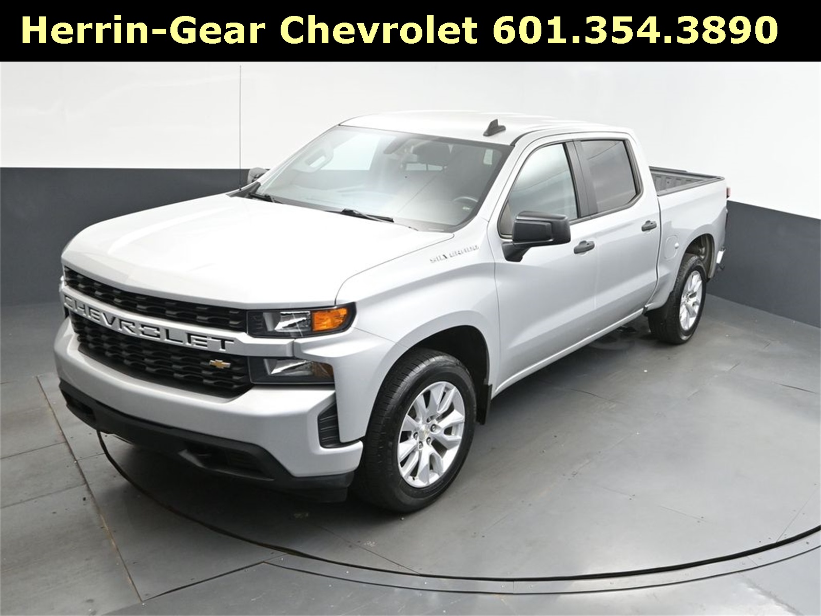 2020 Silver Ice Metallic Chevrolet Silverado 1500 Custom RWD Truck