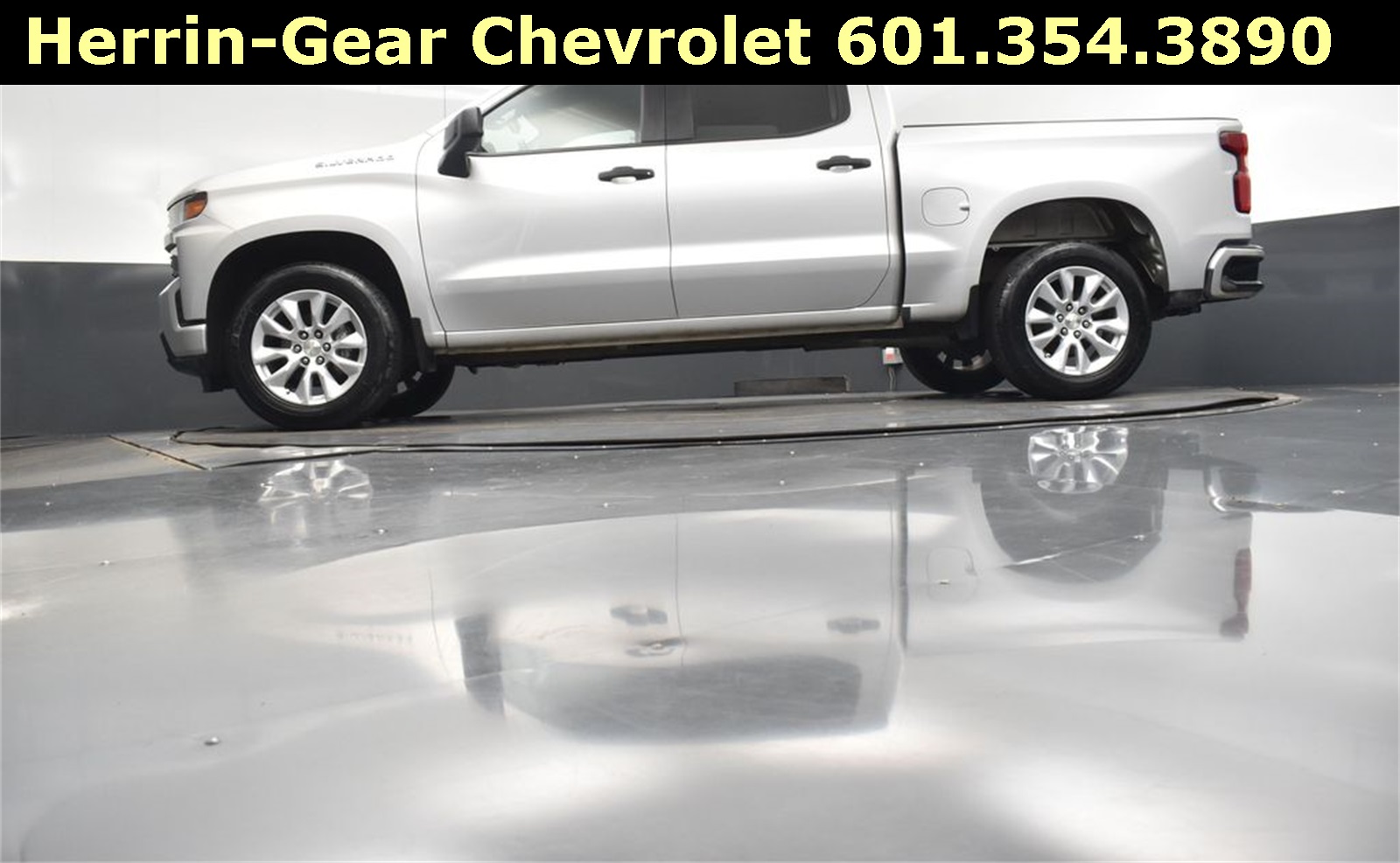 2020 Silver Ice Metallic Chevrolet Silverado 1500 Custom RWD Truck