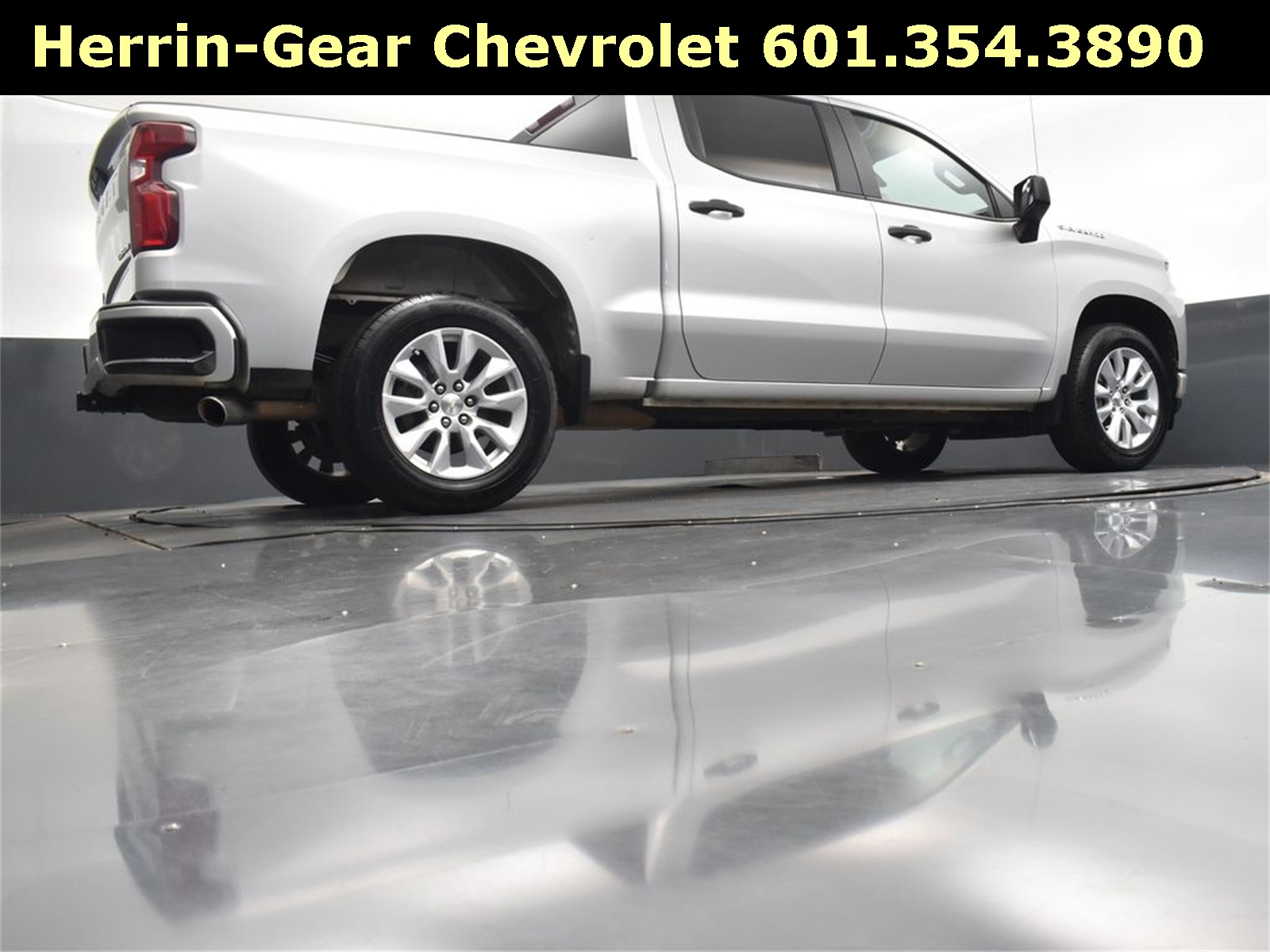 2020 Silver Ice Metallic Chevrolet Silverado 1500 Custom RWD Truck