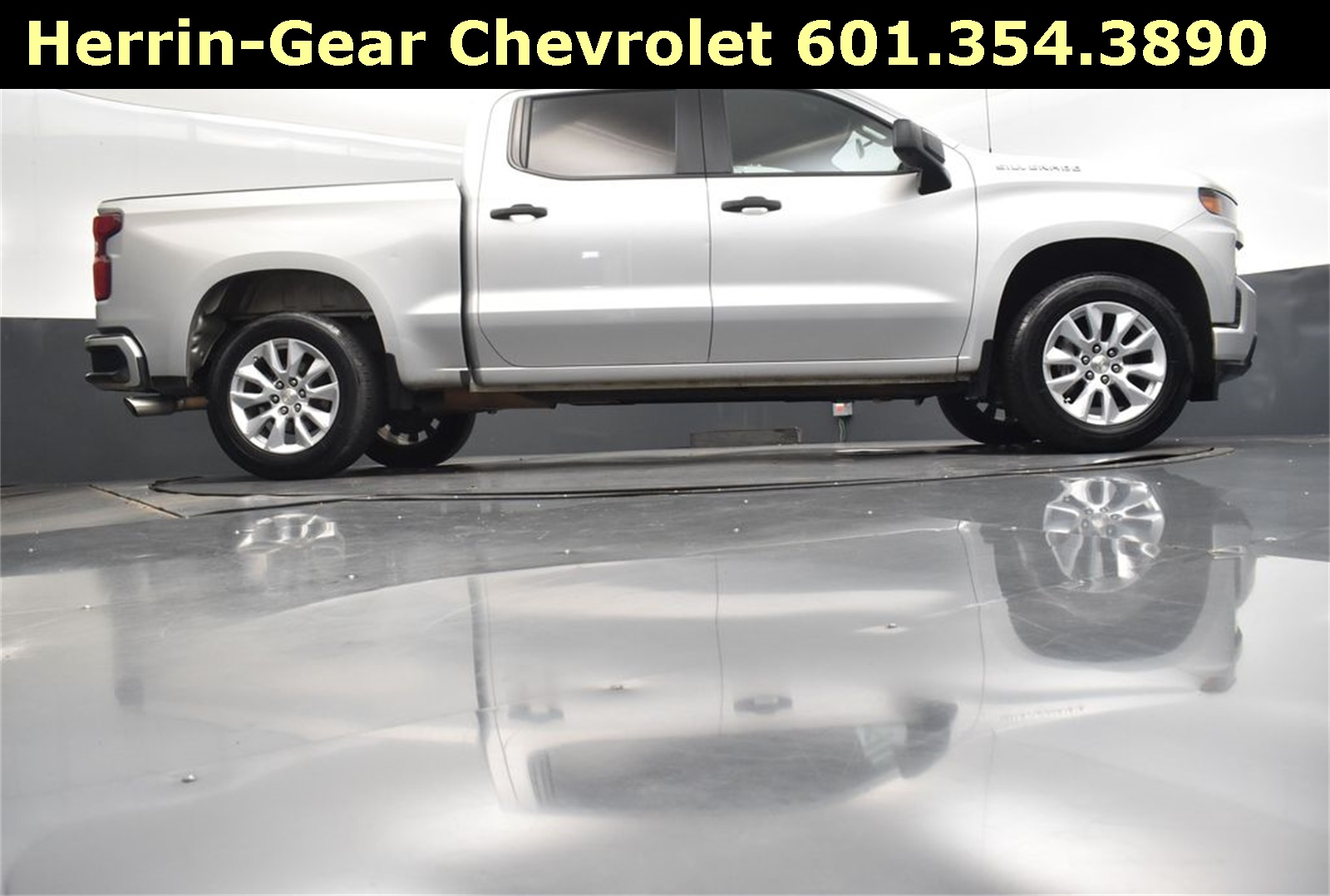 2020 Silver Ice Metallic Chevrolet Silverado 1500 Custom RWD Truck
