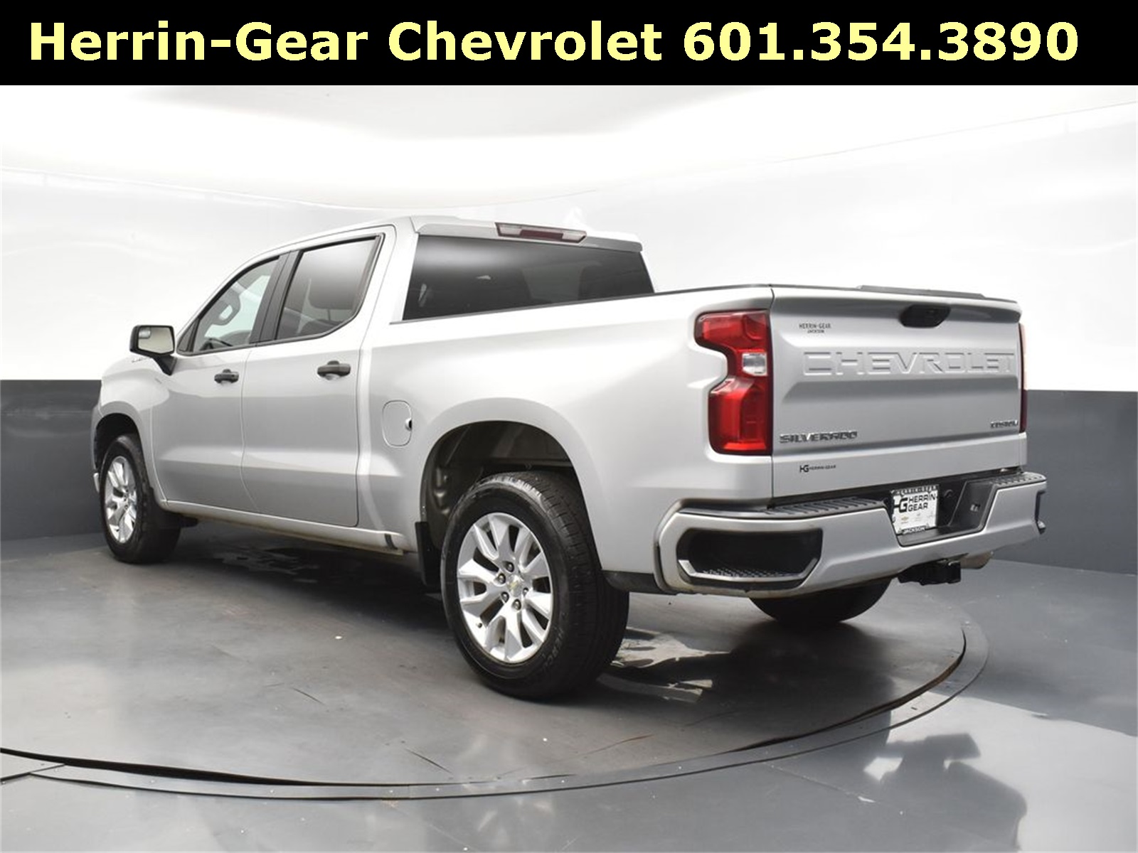2020 Silver Ice Metallic Chevrolet Silverado 1500 Custom RWD Truck