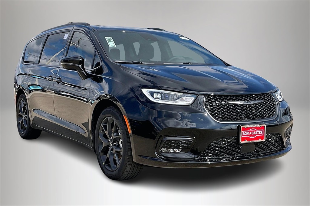 2026 Chrysler Pacifica Limited's photo