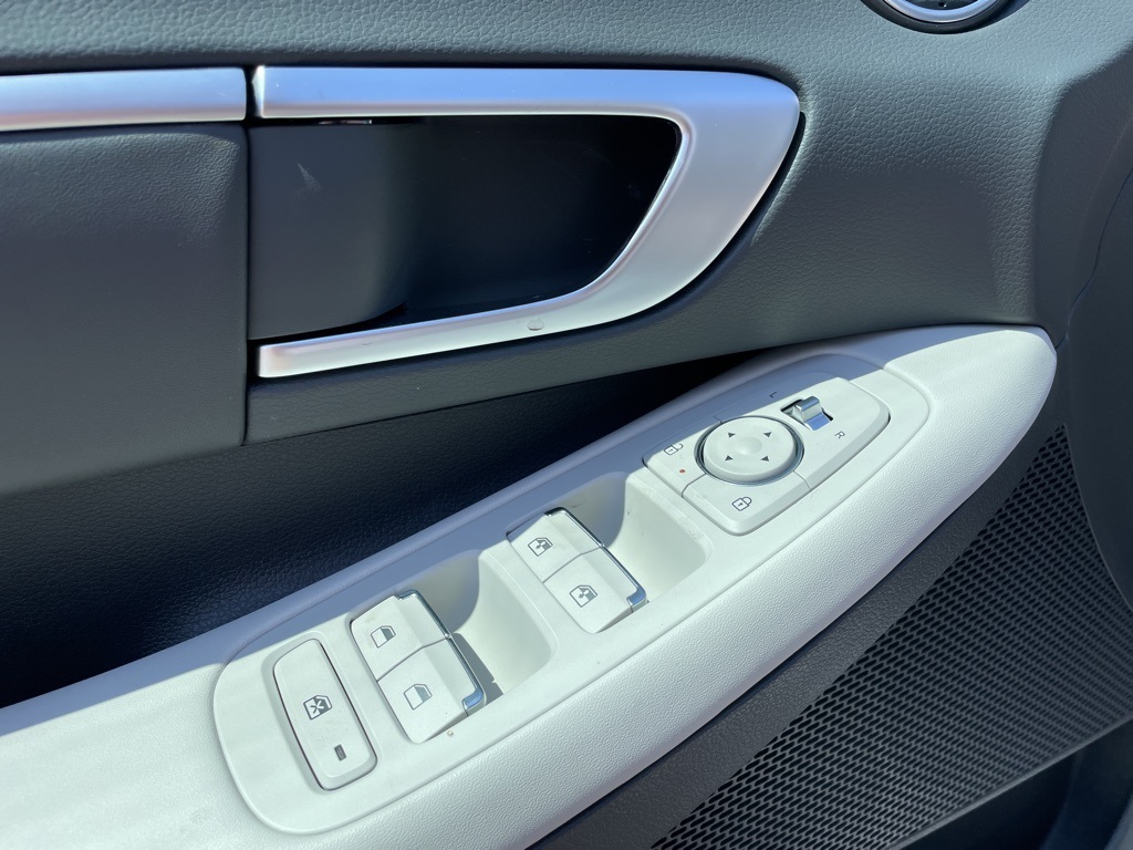 2025 Hyundai Sonata Hybrid SEL photo 10