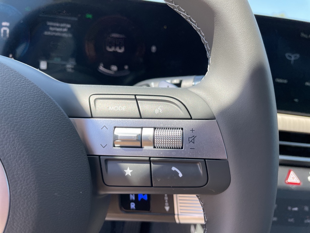 2025 Hyundai Sonata Hybrid SEL photo 17