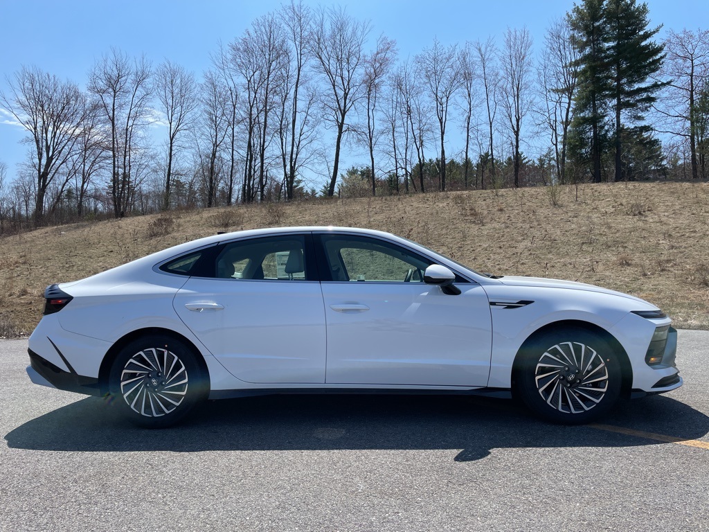 2025 Hyundai Sonata Hybrid SEL photo 3