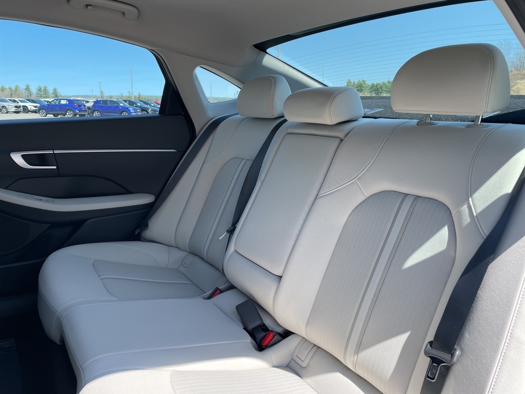 2025 Hyundai Sonata Hybrid SEL photo 30