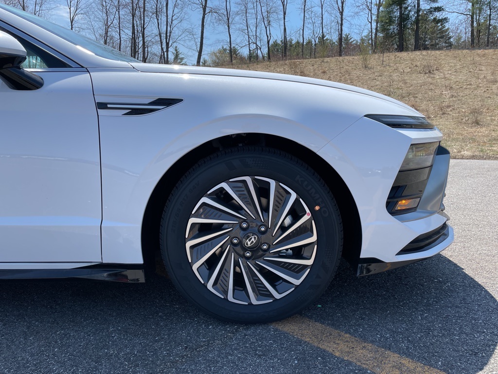 2025 Hyundai Sonata Hybrid SEL photo 4
