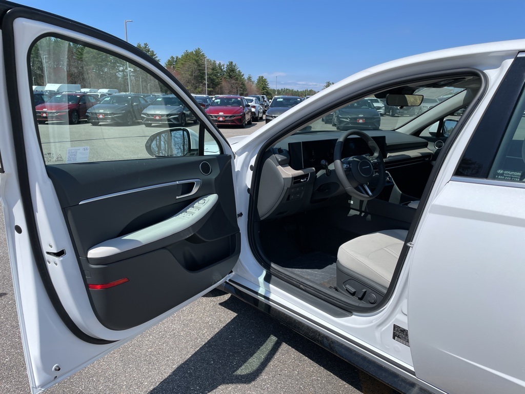 2025 Hyundai Sonata Hybrid SEL photo 7