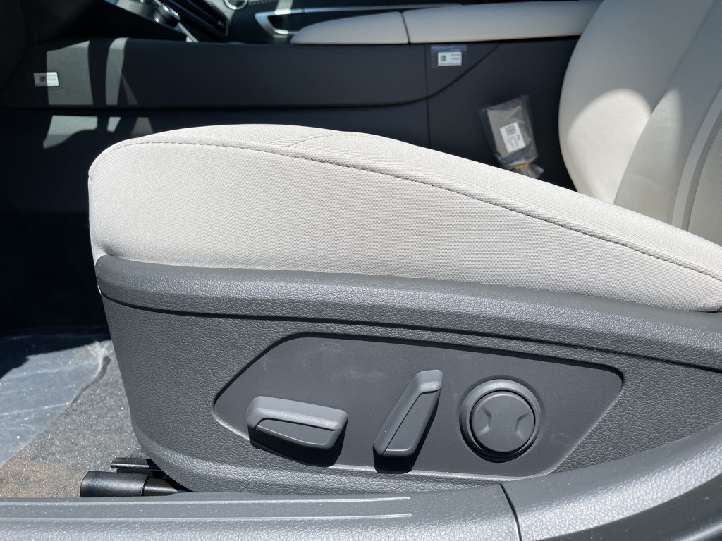 2025 Hyundai Sonata Hybrid SEL photo 8