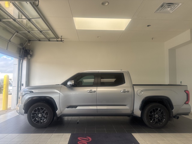 2024 Toyota Tundra Platinum's photo