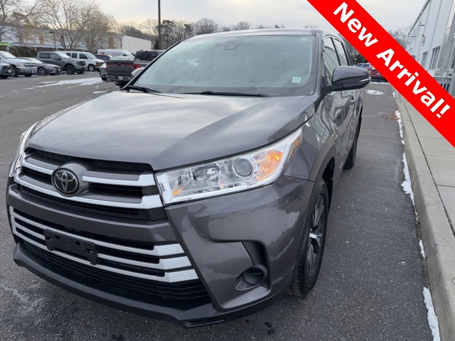 2018 Toyota Highlander LE's photo