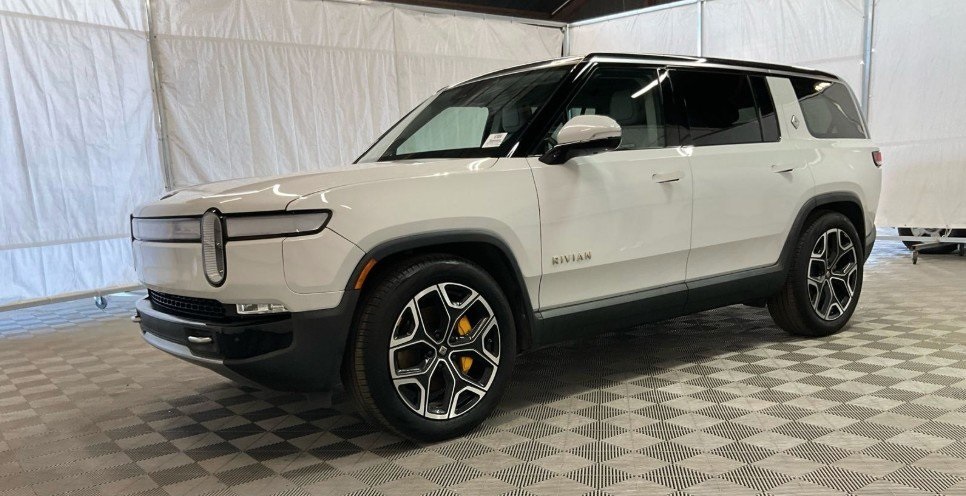 2023 Rivian R1S Adventure's photo